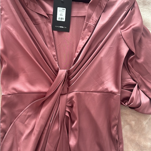 Brand new satin jumpsuit from FashionNova - Picture 3 of 4